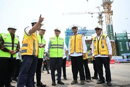 Wapres Gibran Blusukan di 'Bank' Limbah Pluit
