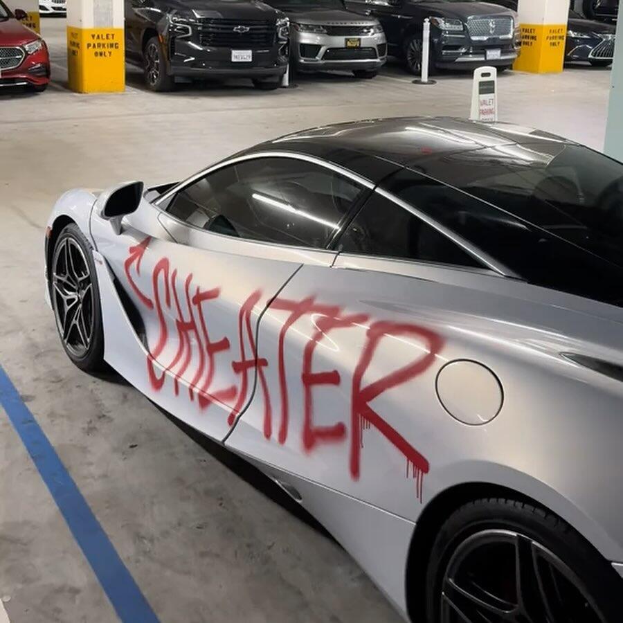 Apakah Ini Perbuatan Mantan ? Seseorang Menulis Kata Cheater di Bodi McLaren 720S 
