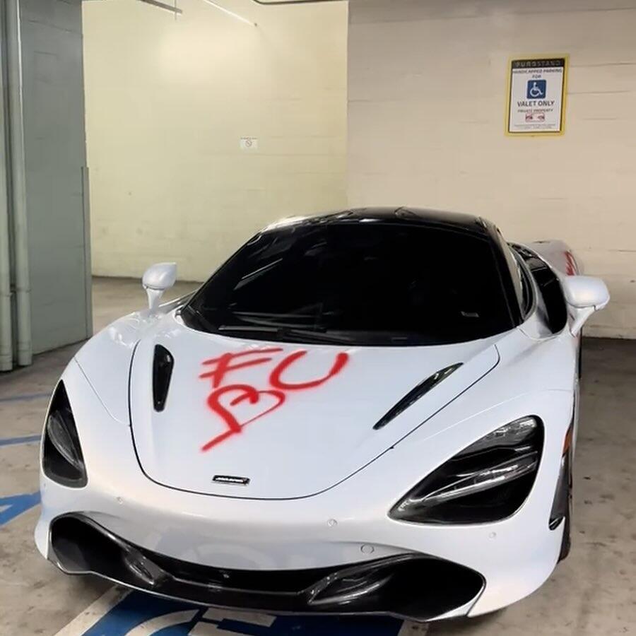 Apakah Ini Perbuatan Mantan ? Seseorang Menulis Kata Cheater di Bodi McLaren 720S 