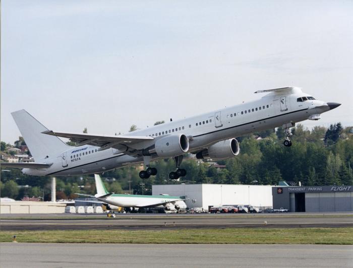 Boeing 757 Catfish: Pesawat yang Digunakan untuk Uji Coba Sistem Avionik F-22 Raptor