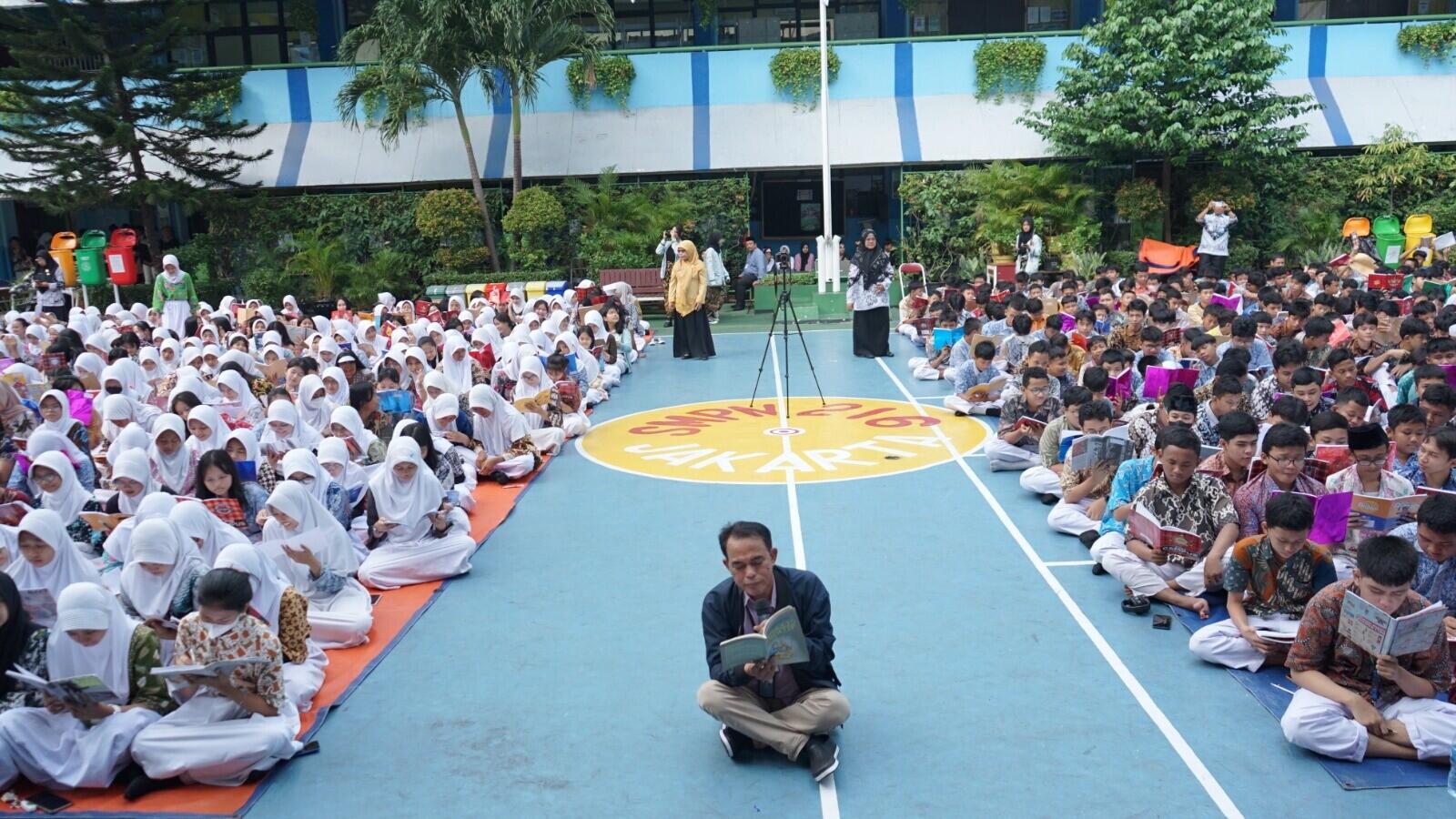 Perkuat Kompetensi Literasi Siswa, SMPN 216 Jakarta Peringati Bulan Bahasa