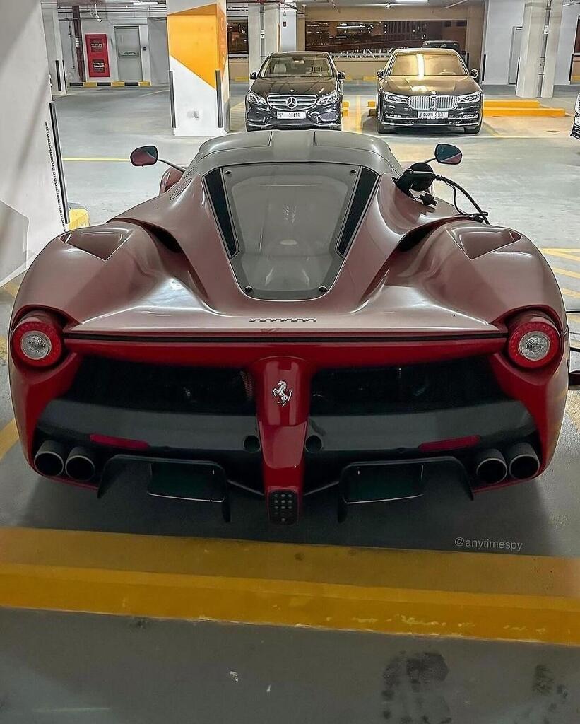 Harganya Lebih dari Rp 20 Miliar, LaFerrari Ini Cuma Jadi Penunggu Parkiran