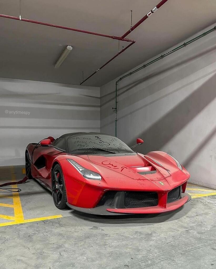 Harganya Lebih dari Rp 20 Miliar, LaFerrari Ini Cuma Jadi Penunggu Parkiran