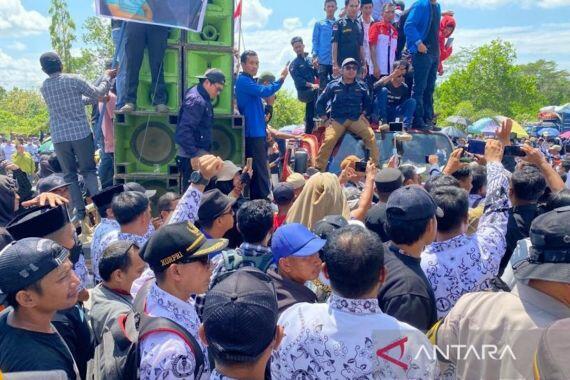 Ribuan Warga Berduyun-duyun Kawal Persidangan Guru Supriyani, Ini Himbauan MUI Konsel