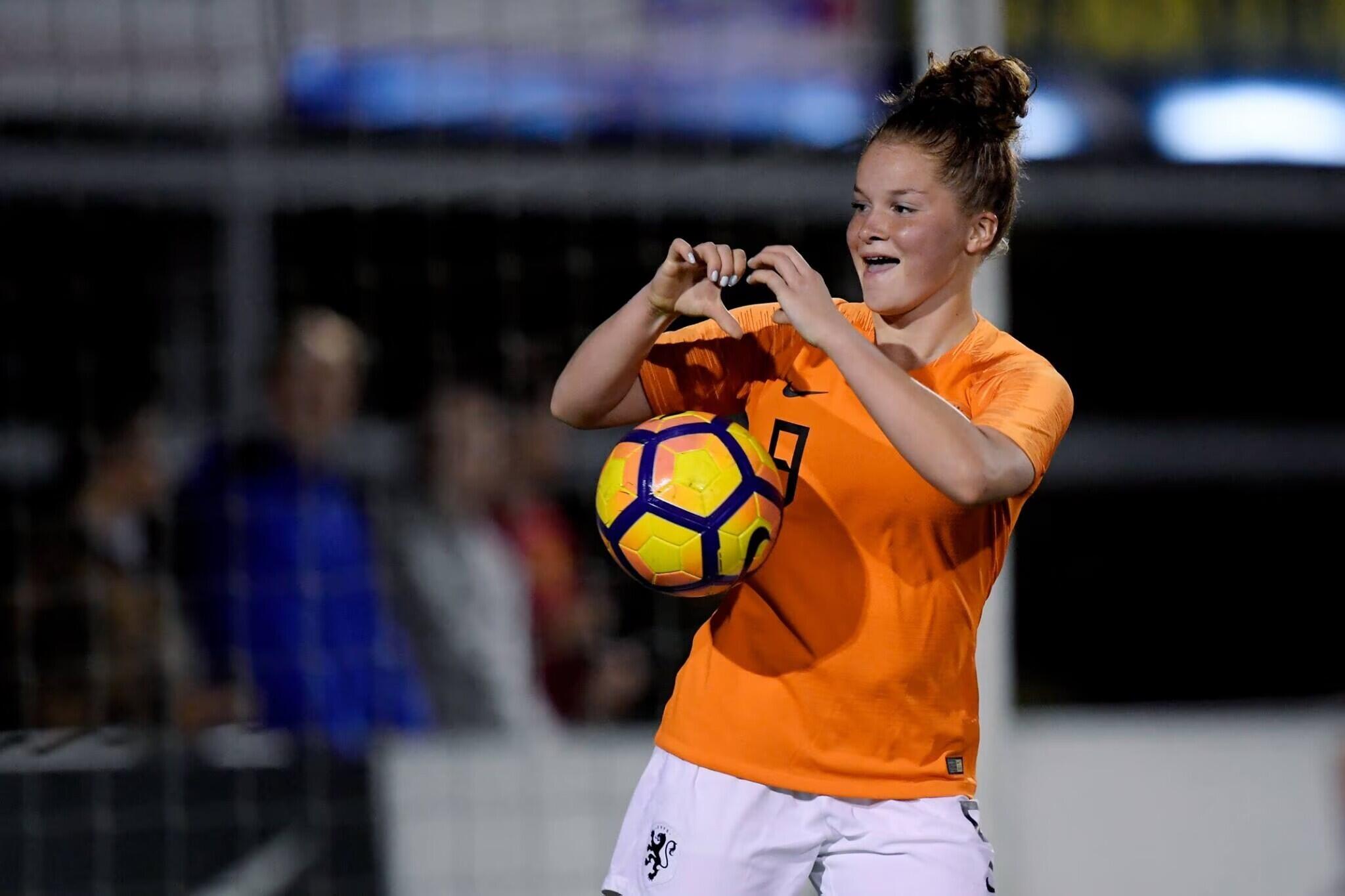 Netherlands 15-0 Indonesia: Jill Roord scores twice in record win for Dutch