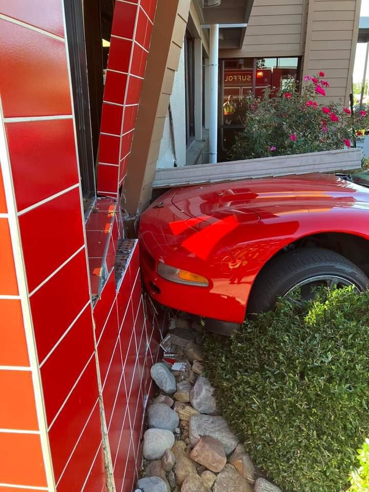 2 Fast 2 Hungry | Corvette C-5 Menabrak Restoran Burger King