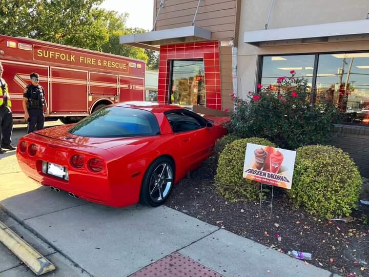 2 Fast 2 Hungry | Corvette C-5 Menabrak Restoran Burger King