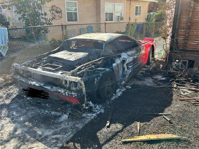 Ferrari Testarossa yang Ikonik Terbakar, Harganya Lebih dari Rp 2 Miliar