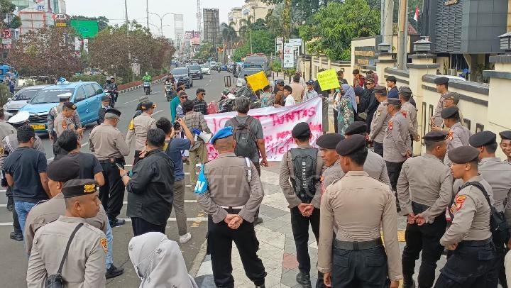 Laskar Santri Depok Geruduk Polres Tuntut Dugaan Penistaan Agama Suswono Diusut