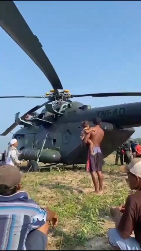 Alami Kebocoran Oli, Helikopter Mi-17 TNI AD Mendarat Darurat di Blora