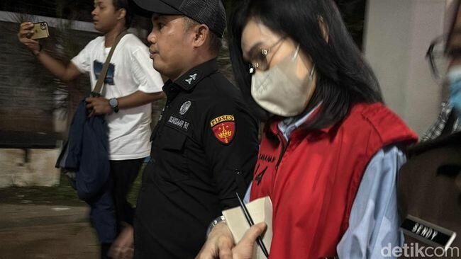 Ibunda Ronald Tannur Digelandang Polisi Terkait Dugaan Suap Hakim!