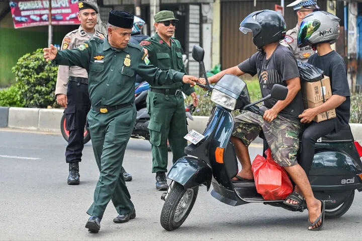 Polisi Syariat Gelar Razia di Aceh, Berbaju Ketat dan Bercelana Pendek Diamankan