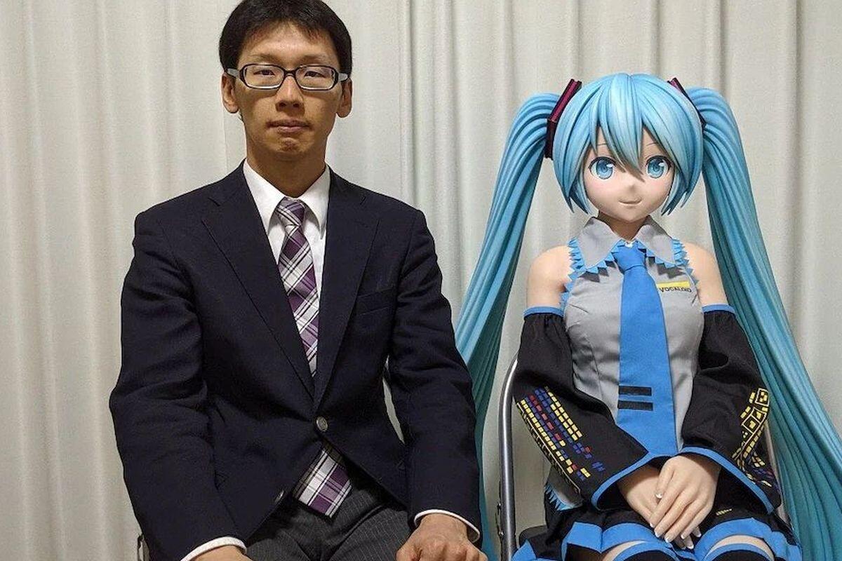 Pria Jepang Rayakan 6 Tahun Menikah dengan Anime