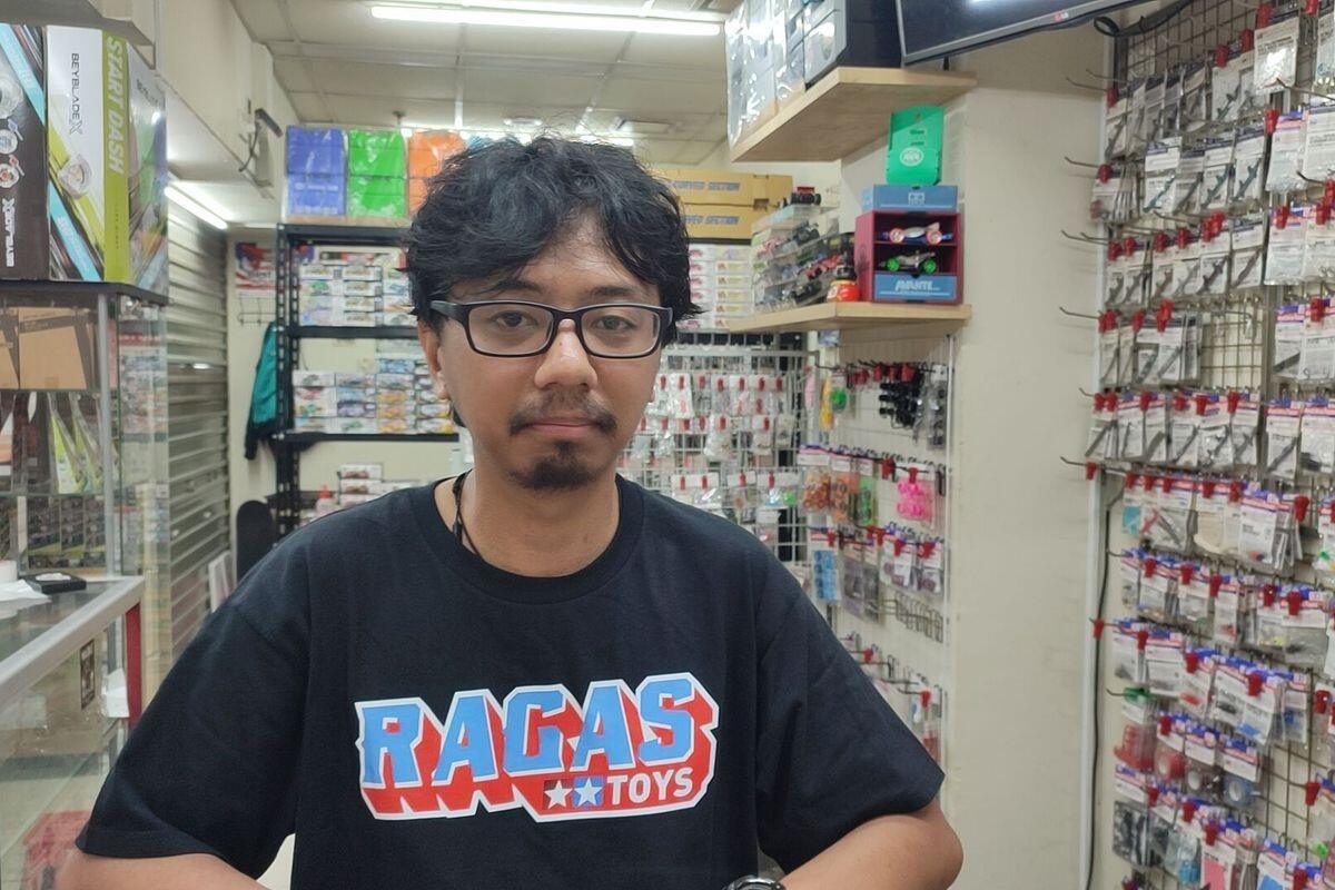 Pedagang Tamiya di Blok M Square: Pekerja Kantoran Banyak Main di Sini