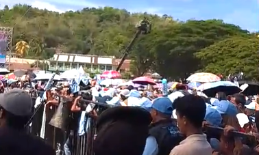 Antusias Ribuan Warga Hadiri Konser Pesta Rakyat ASR di Lapangan Benua-benua Kendari