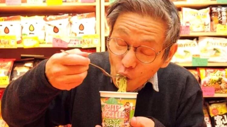Pria Jepang Makan Mi Instan Tiap Hari selama 30 Tahun, Lambung Aman?
