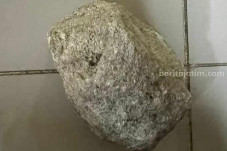 Gelut, Istri Tua Pukul Kepala Istri Muda dengan Batu