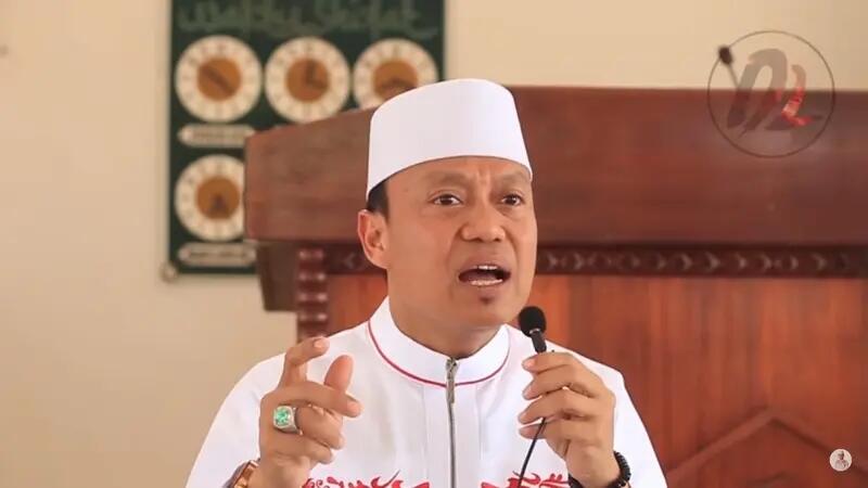 Tidak Usah Bercita-cita jadi PNS Kata Ustadz Das'ad Latif