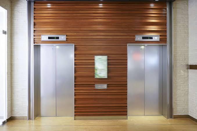 Ngapain Aja Sih, Kalo Lagi di Lift