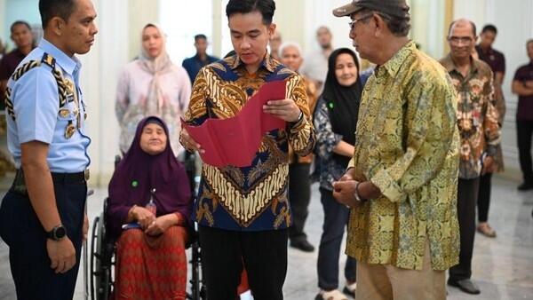 Gibran Beri Bantuan ke Pengadu 'Lapor Mas Wapres': Ini dari Presiden