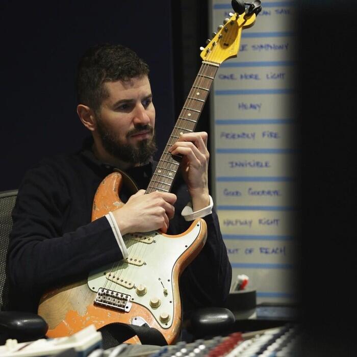 Gitaris Linkin Park Brad Delson Gak Mau Ikut Konser, Ini Alasannya
