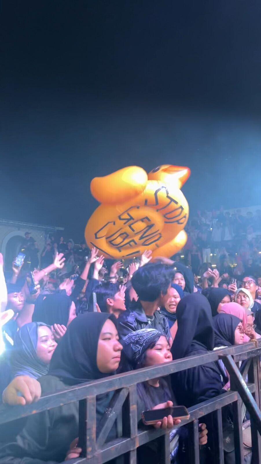 Nobar Timnas di Festival Koplo Pop Punk Nyanyian Rakyart