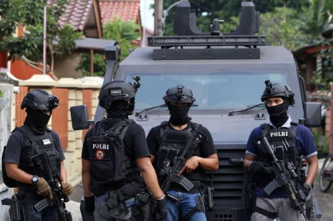 Densus 88 Tangkap 8 Tersangka Teroris Jaringan NII