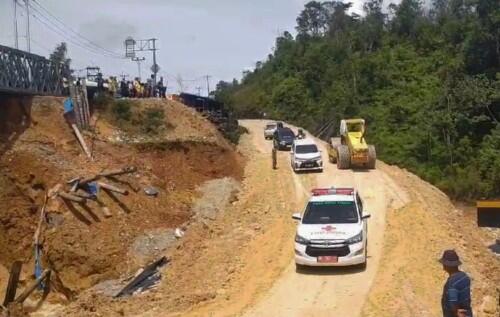 Jalan Lintas Riau - Sumatera Barat Longsor di Desa Tanjung Alai, Kampar