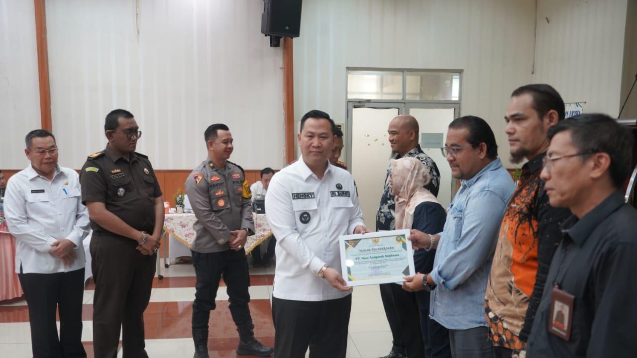 PT Bara Anugerah Sejahtera (BAS) Terima Penghargaan Dari Pemkab Muara Enim