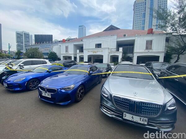 Koleksi Mobil Mewah Mafia Akses Judol Komdigi: BMW hingga Lexus, Ada Pelat S 4 TAN