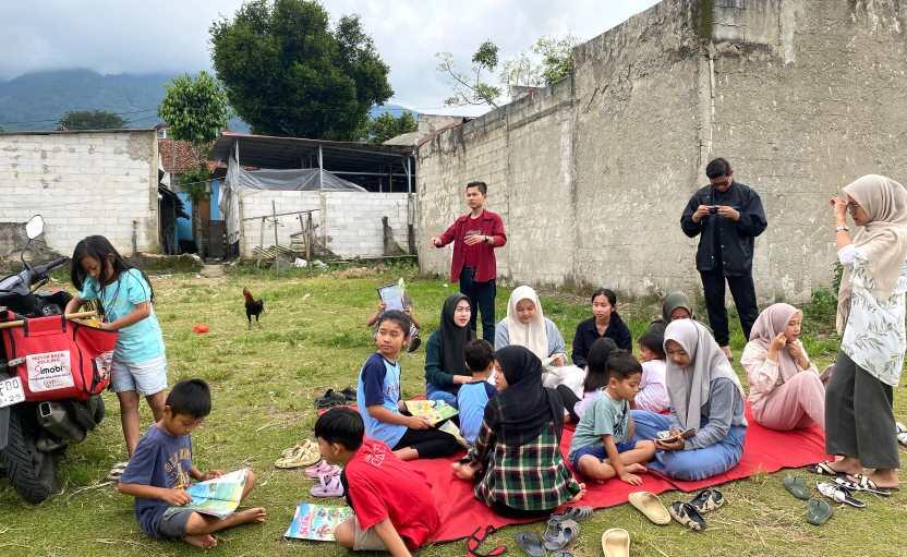 Anak Muda Relawan TBM Jalankan Motor Baca Sediakan Akses Bacaan Anak