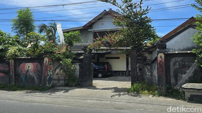 Gelagat Aneh Wanita-wanita yang Dibawa IWAS ke Homestay Mataram
