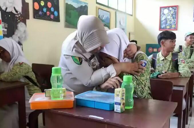 Tangis Haru Warnai Simulasi Makan Bergizi di MTs Al Khalifah Kepanjen