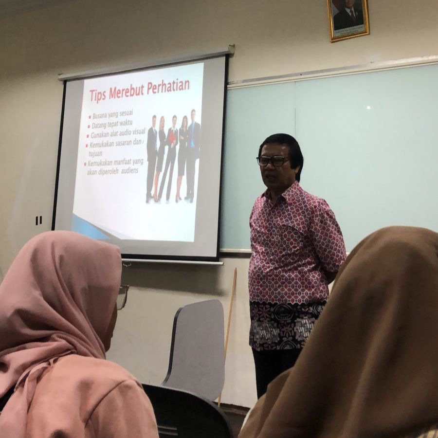 Peran Dosen dan Institusi Pendidikan Dalam Meningkatkan Public Speaking Mahasiswa