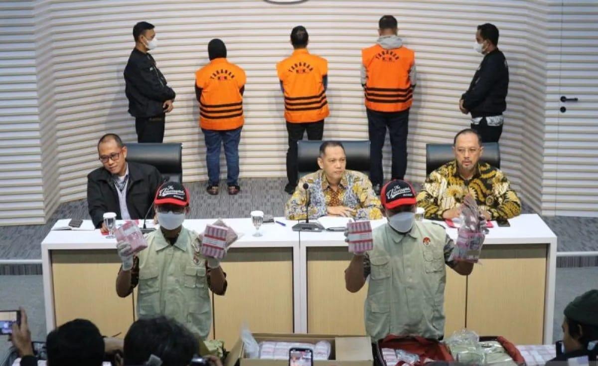 Operasi Senyap KPK di Pekanbaru Diduga Dipantau Penegak Hukum Lain