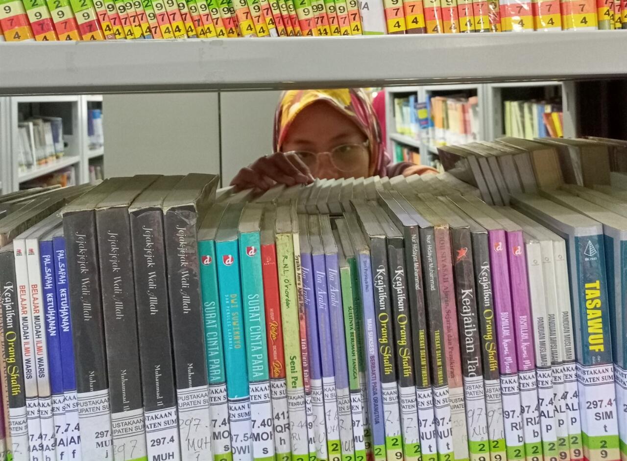 Sistem Pendidikan Elit, Baca Buku Sulit