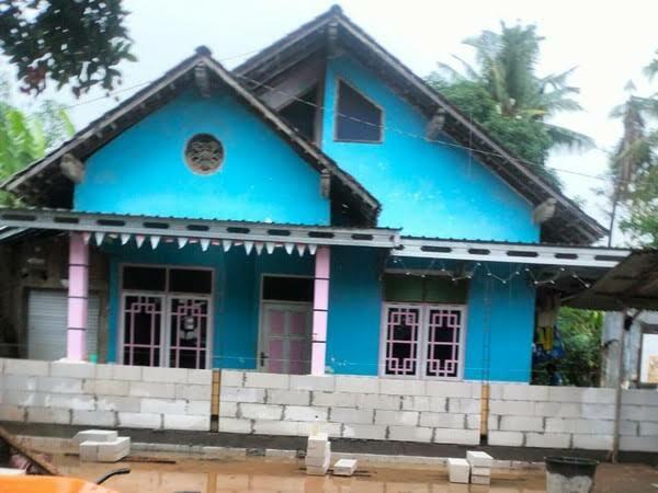 Waduh, Lho Kok Bisa? Seorang Warga di Jepara Bangun Tembok Depan Rumah Tetangganya