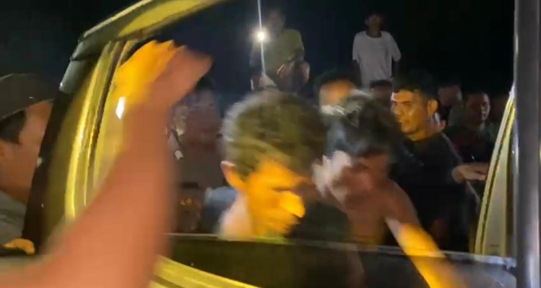 Kian Meresahkan! Pencuri Buah Sawit di Bangka Barat Babak Belur Dihajar Massa