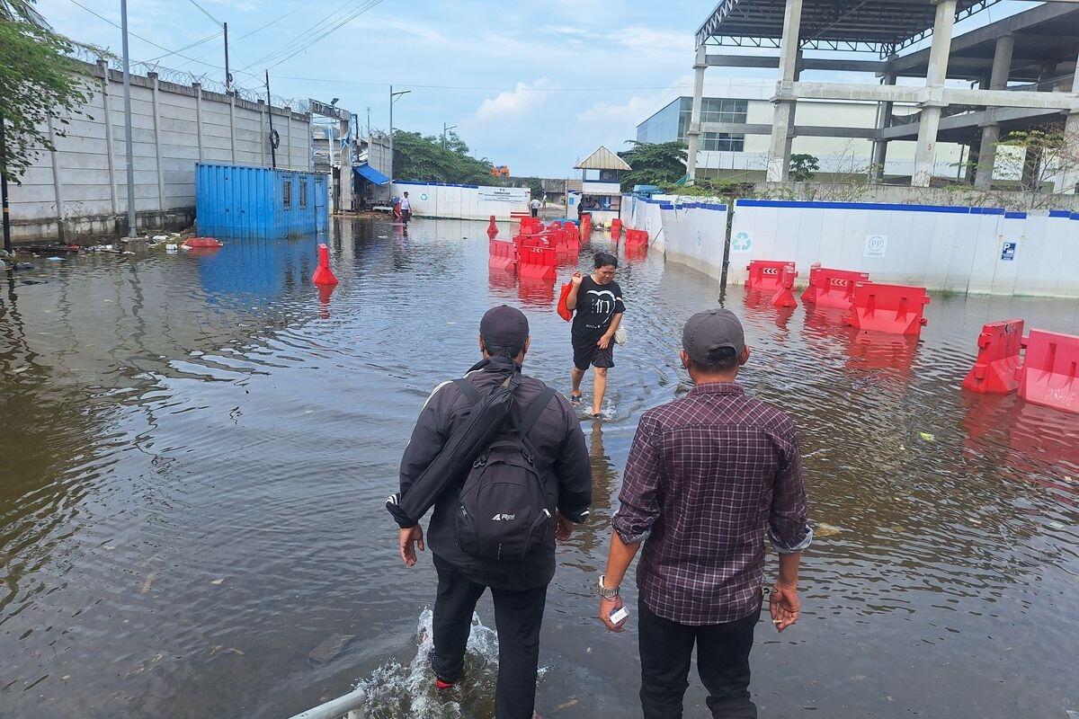 Lelah Warga Muara Angke Hadapi Banjir Rob, "Giant Sea Wall" Jadi Harapan