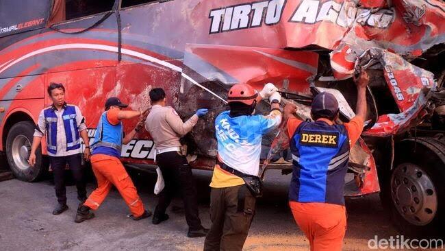 Bus Pariwisata Kecelakaan di Malang, Netizen Serukan untuk Hentikan Study Tour