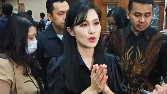 Sandra Dewi Hapus Jejak Digitalnya Bersama Suami Termasuk Foto Pernikahan