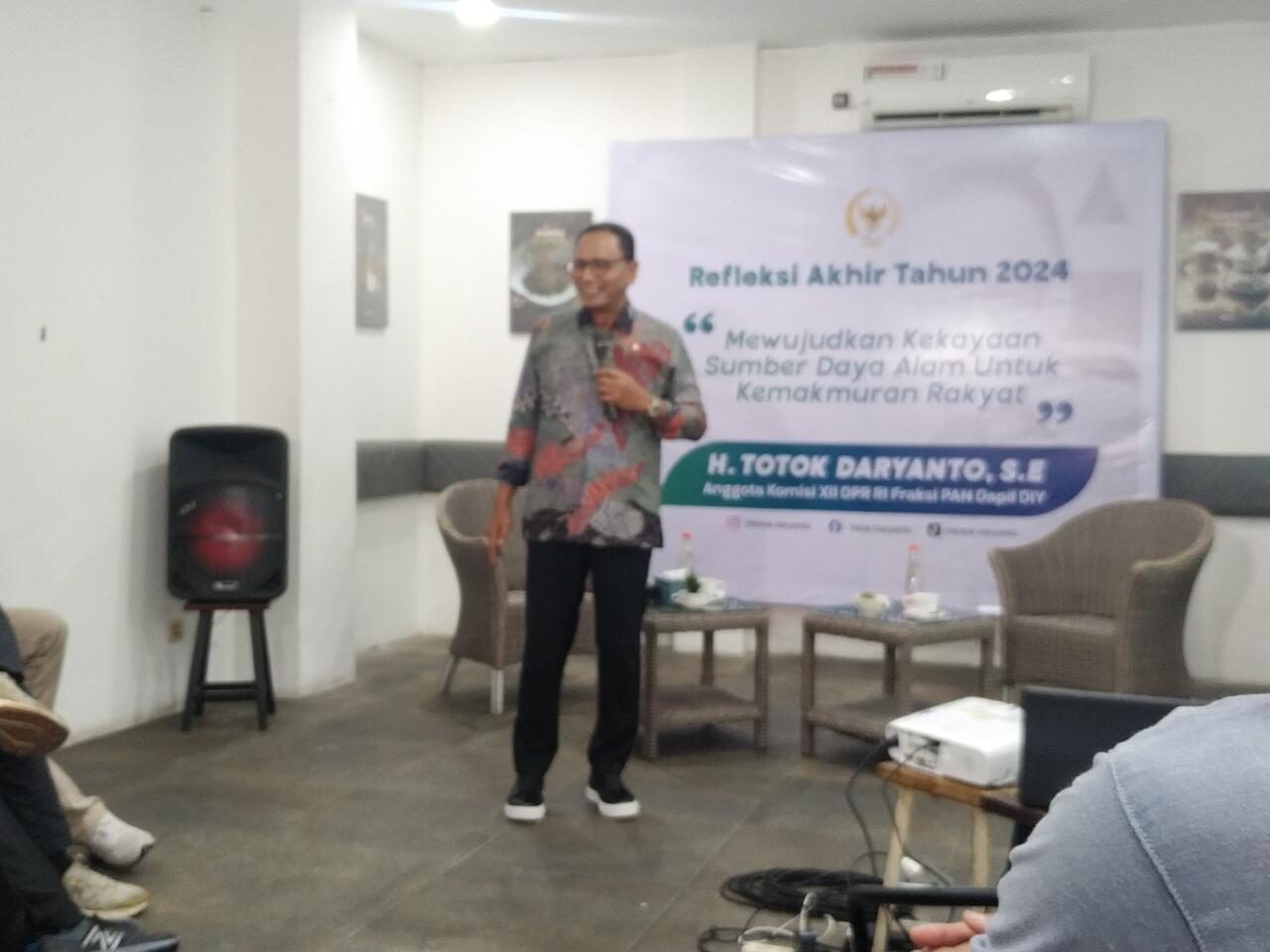 Totok Daryanto S.E anggota Komisi XII DPR-RI Temu Media di Yogyakarta 