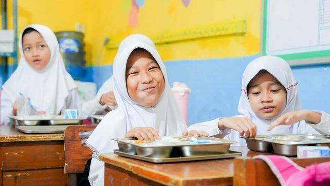 Semoga Sukses! Makan Bergizi Gratis Dimulai 6 Januari 2025