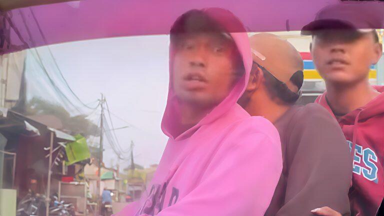 Serem! Tiga Preman Bonceng Tiga, Ketiga-tiganya Ngresehin Pengemudi Mobil di Bekasi