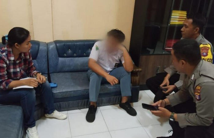 Murid Temperamen, Bi*dab Buka Baju Nantang Guru Adu Jotos di Sekolah