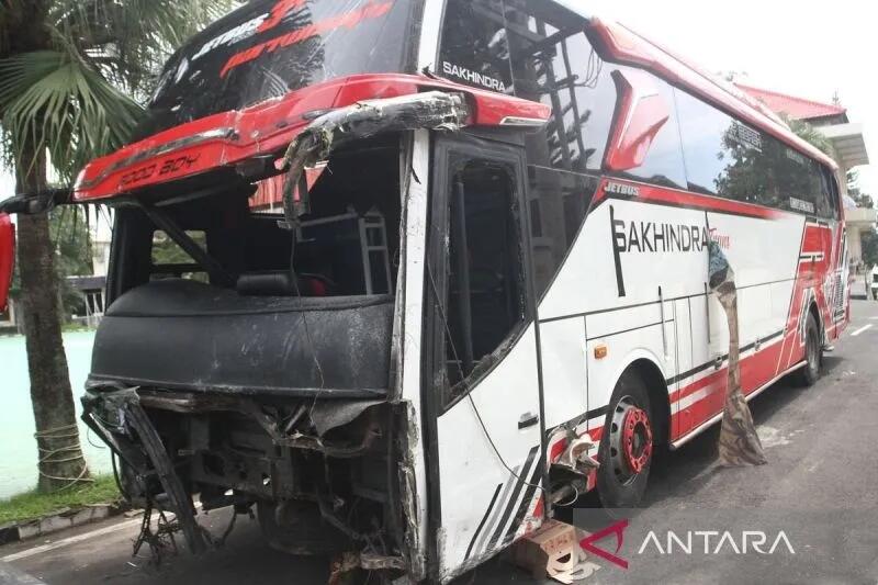 Bus Pariwisata Tabrak 16 Kendaraan Akibat Rem Blong, 4 Orang Meninggal Dunia