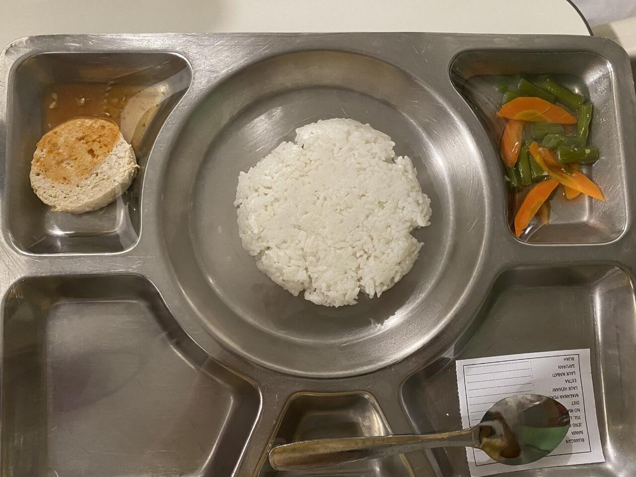 Kumpulan Foto Penampakan Program Makan Siang Gratis di Berbagai Wilayah Nih Gan