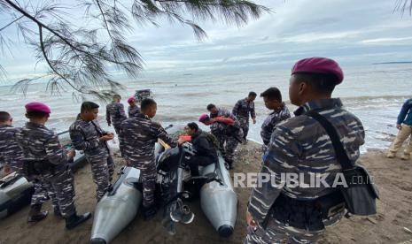 Ratusan Marinir TNI AL Tiba di Tanjung Pasir, Cabut Pagar Laut