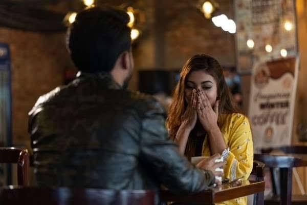 Foto Sama Aslinya Beda Jauh Banget, First Date Malah Jadi Zonk!