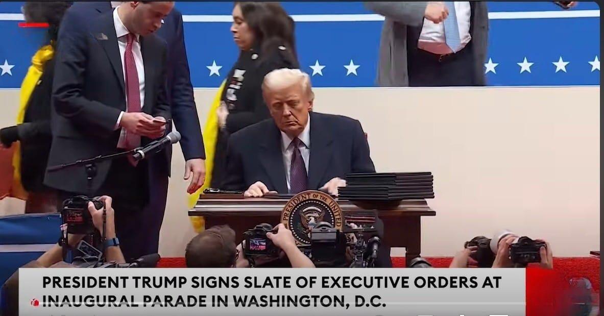 Trump Menandatangani Perintah Eksekutif Termasuk Pembatalan Era Biden